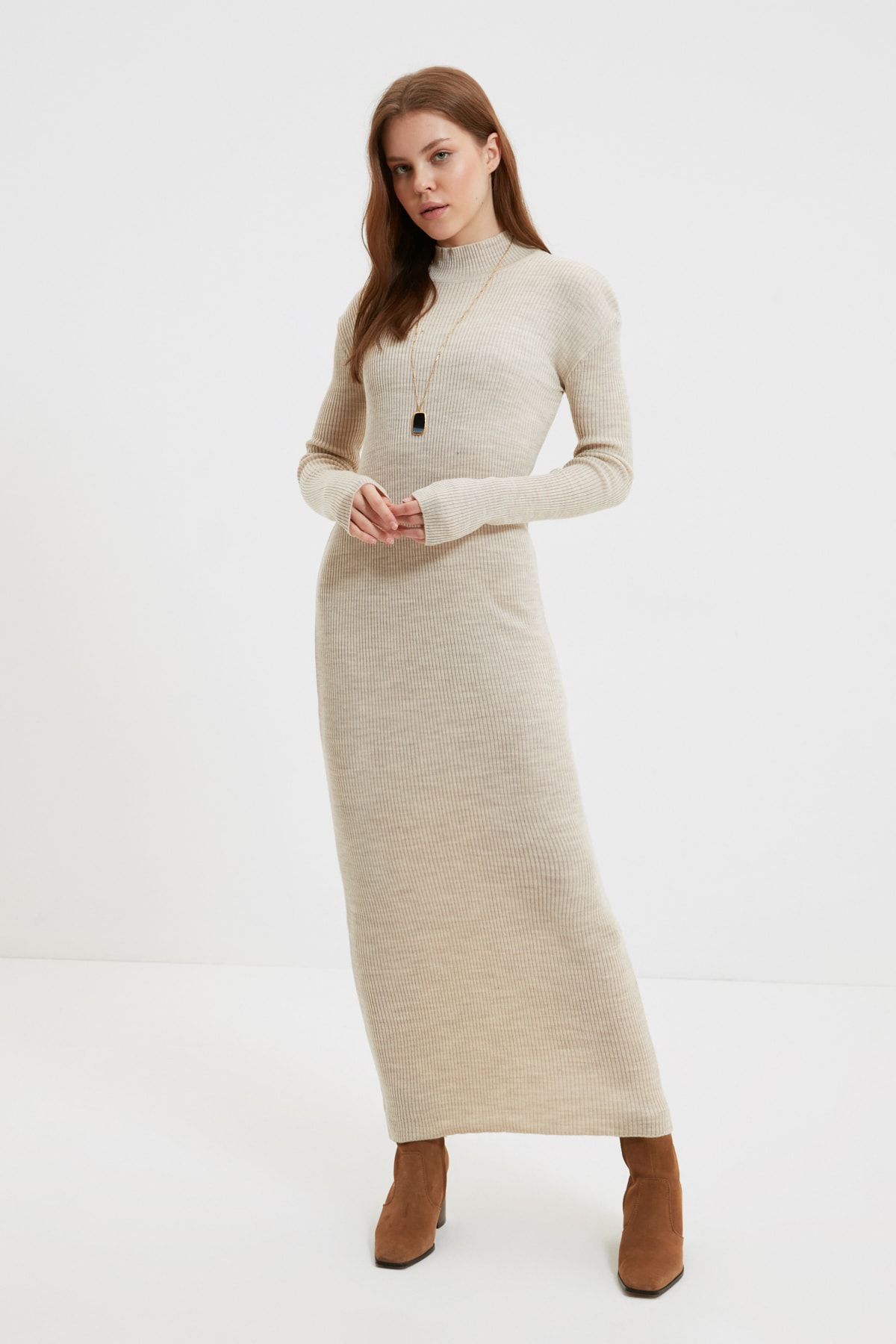 Trendyol Modest Bej Dik Yaka Uzun Triko Elbise TCTAW22EB0246