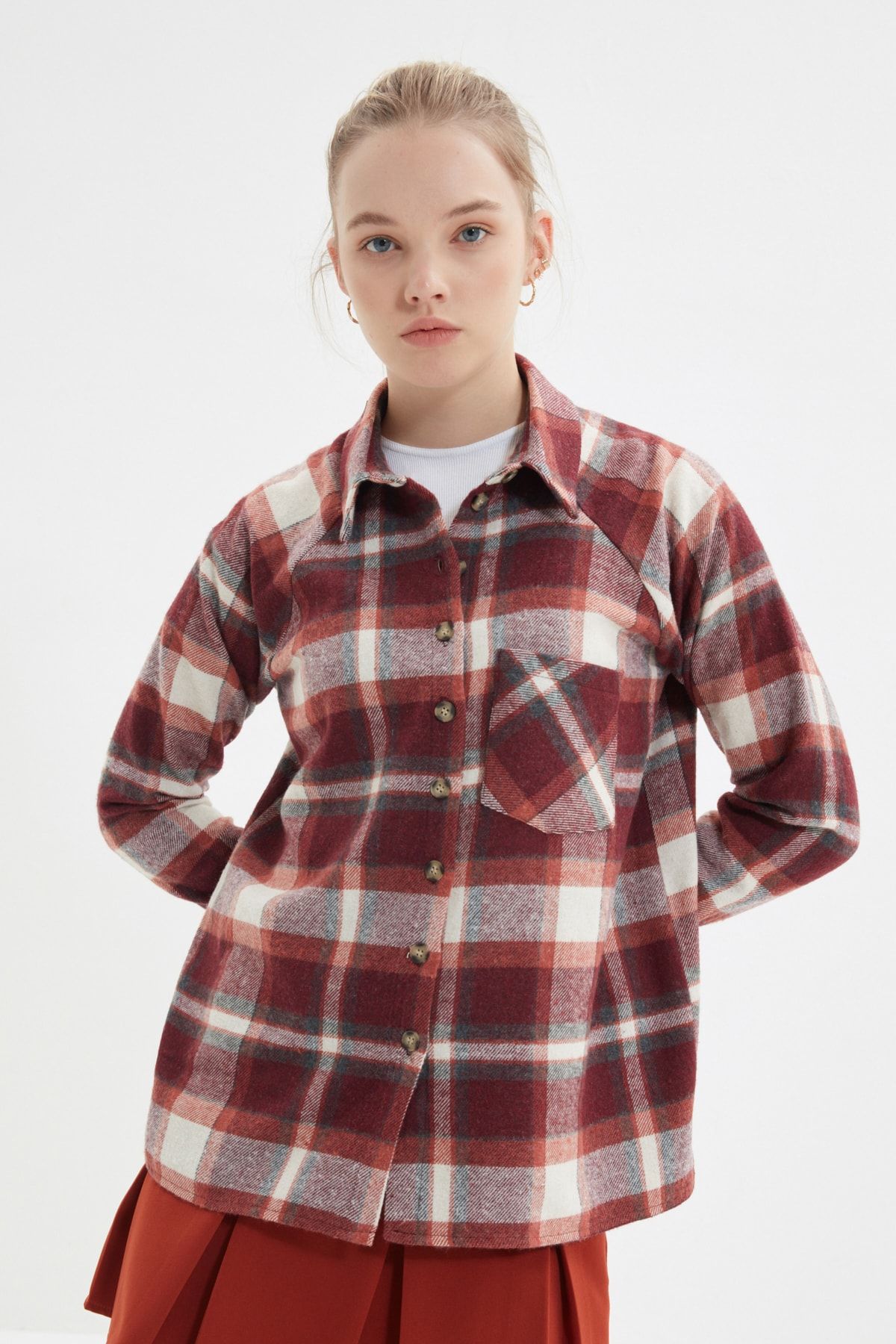 TRENDYOLMİLLA Bordo Cepli Gömlek TWOAW22GO1029