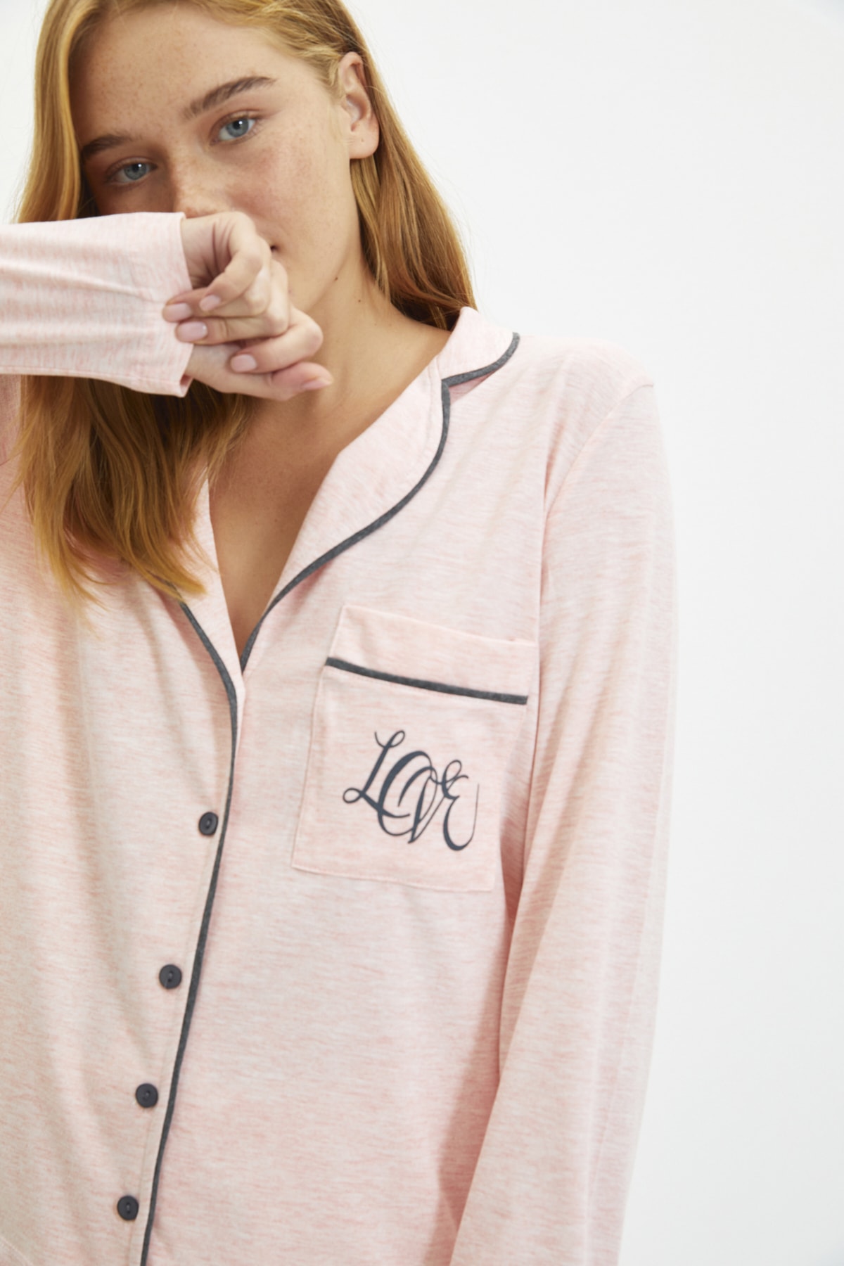 TRENDYOLMİLLA Pembe Biye Detaylı Örme Pijama Takımı THMAW22PT0527