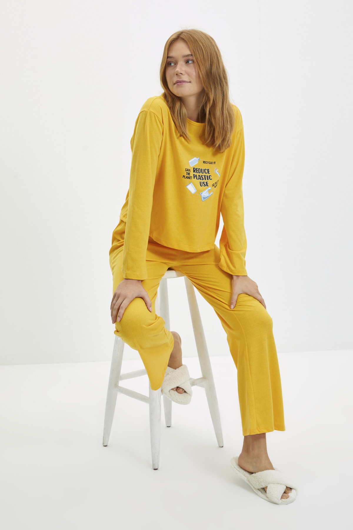 TRENDYOLMİLLA Sarı Recycle Kumaş Örme Pijama Takımı THMAW22PT1287