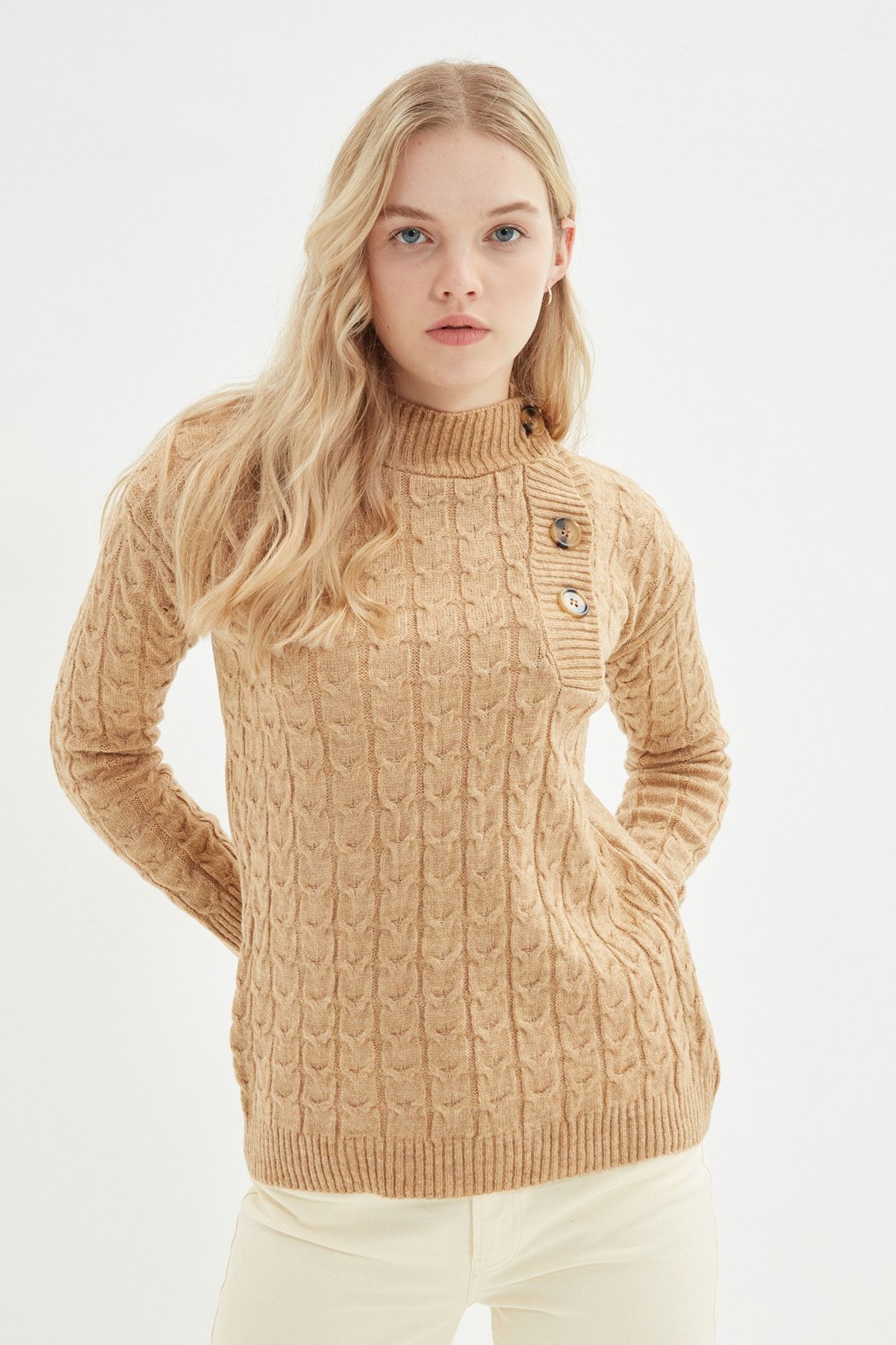 TRENDYOLMİLLA Camel Örgü Ve Düğme Detaylı Triko Kazak TWOAW22KZ1756