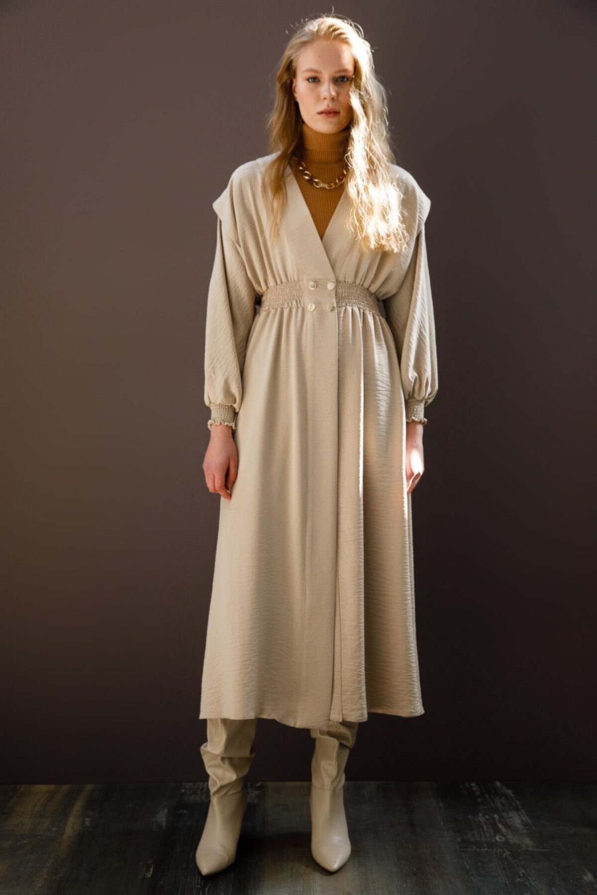 Ghisa Kap Bej Kadın