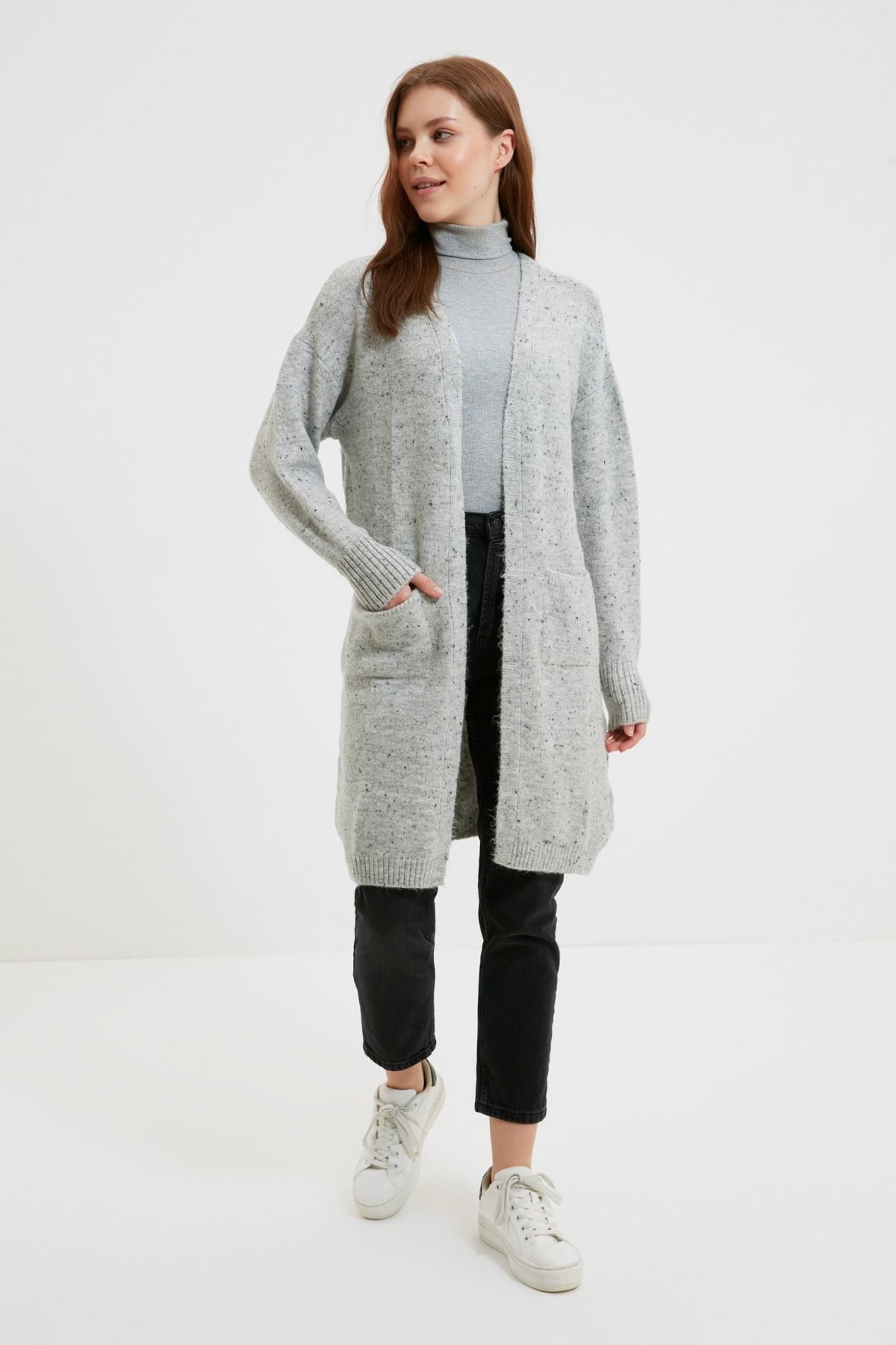 Trendyol Modest Gri V Yaka Cepli Uzun Triko Hırka TCTAW22TH0157