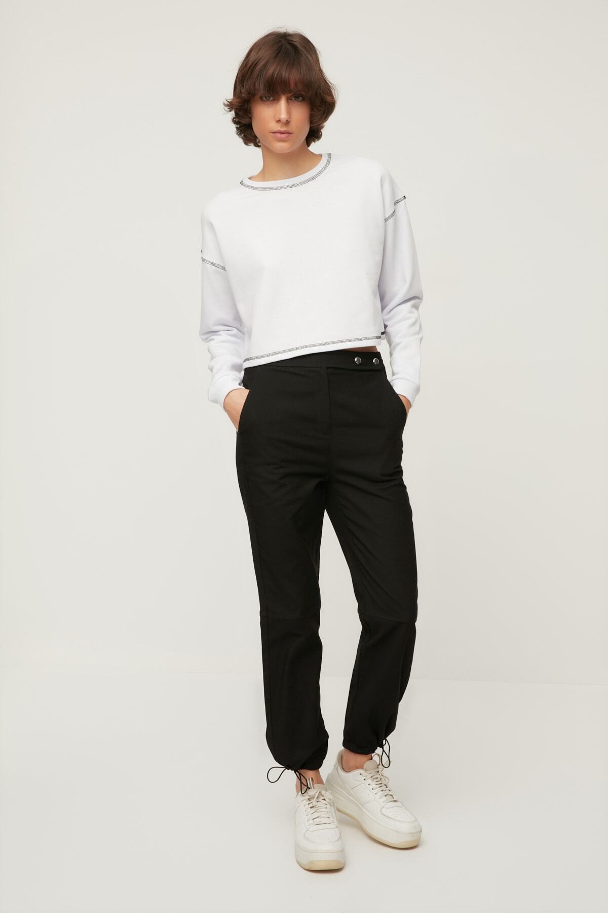 TRENDYOLMİLLA Siyah Paça Detaylı Pantolon TWOAW22PL0513