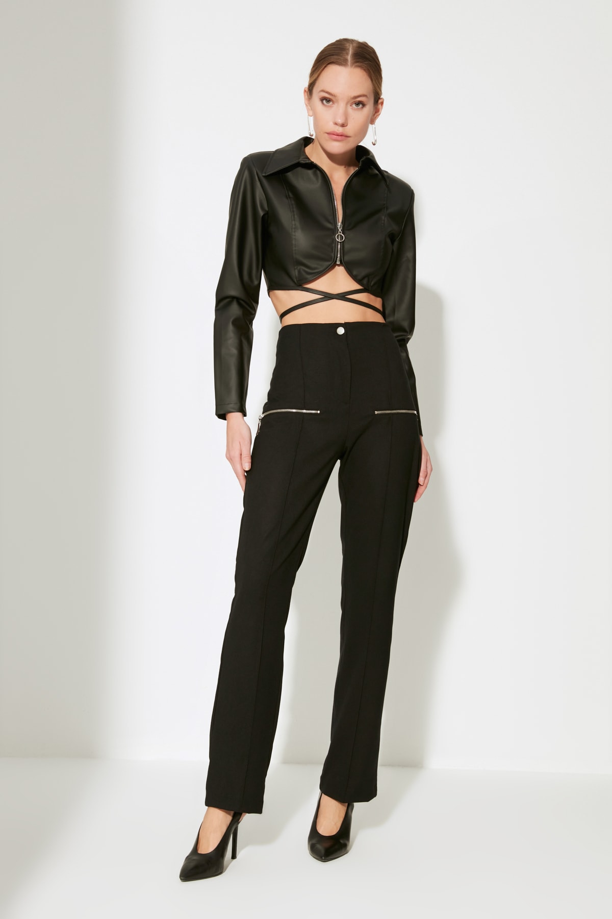 TRENDYOLMİLLA Siyah Cep Detaylı Pantolon TWOAW22PL0644