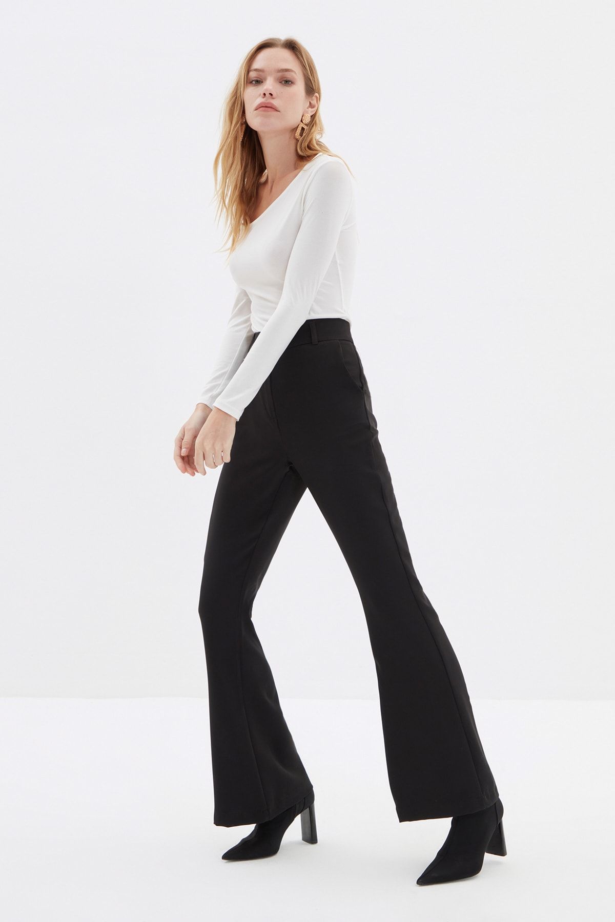 TRENDYOLMİLLA Siyah Yüksek Bel Pantolon TWOAW22PL0386