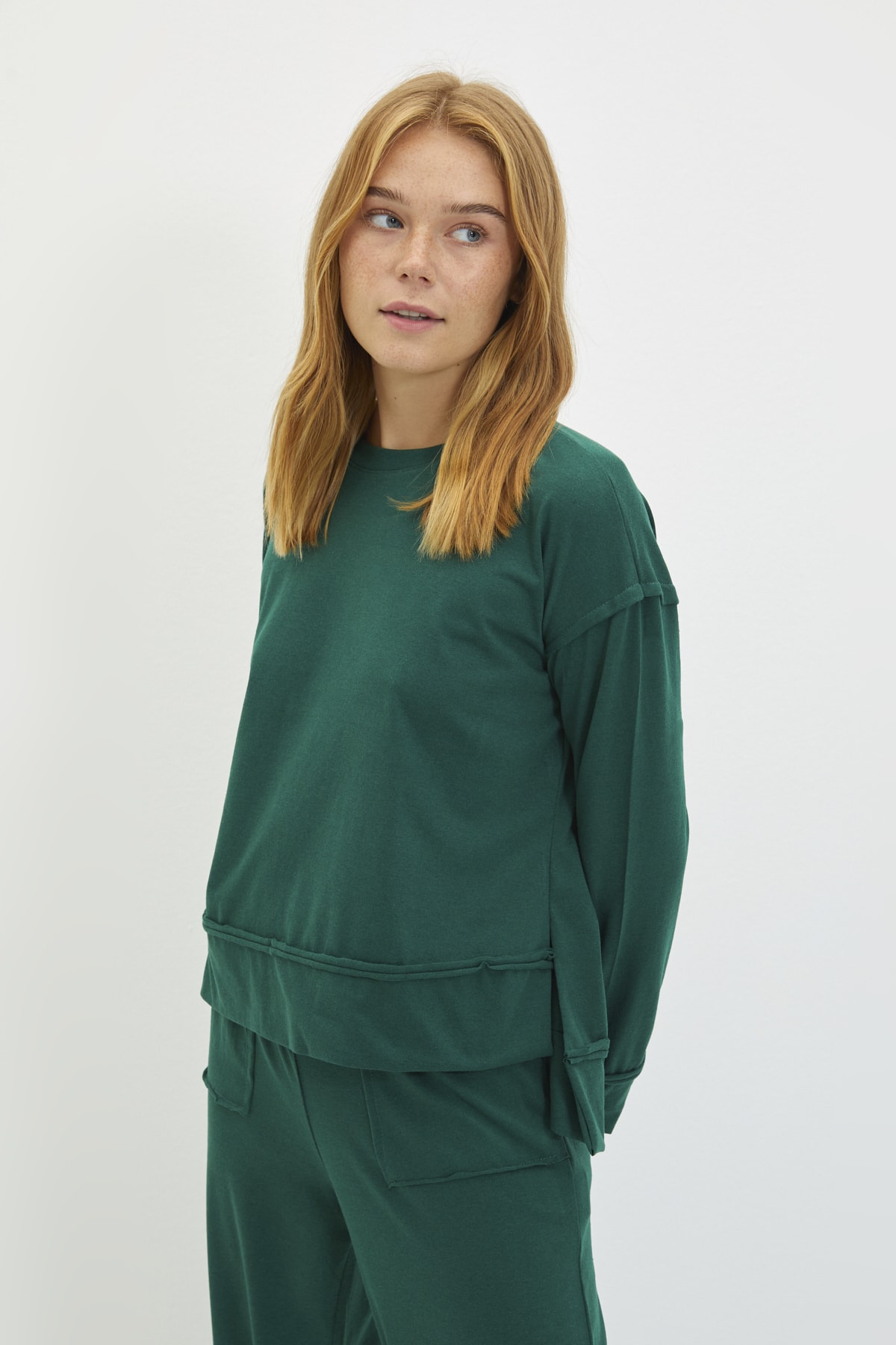 TRENDYOLMİLLA Yeşil Pis Uç Detaylı Örme Pijama Takımı THMAW22PT1478