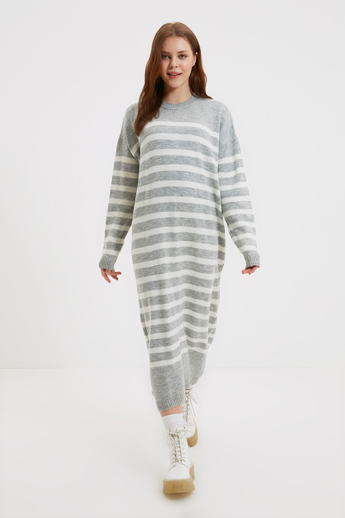 Trendyol Modest Gri Bisiklet Yaka Çizgili Triko Elbise TCTAW22EB0247