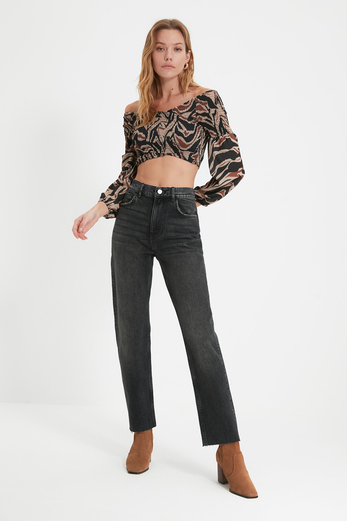 TRENDYOLMİLLA Gri Yüksek Bel Straight Jeans TWOAW22JE1556