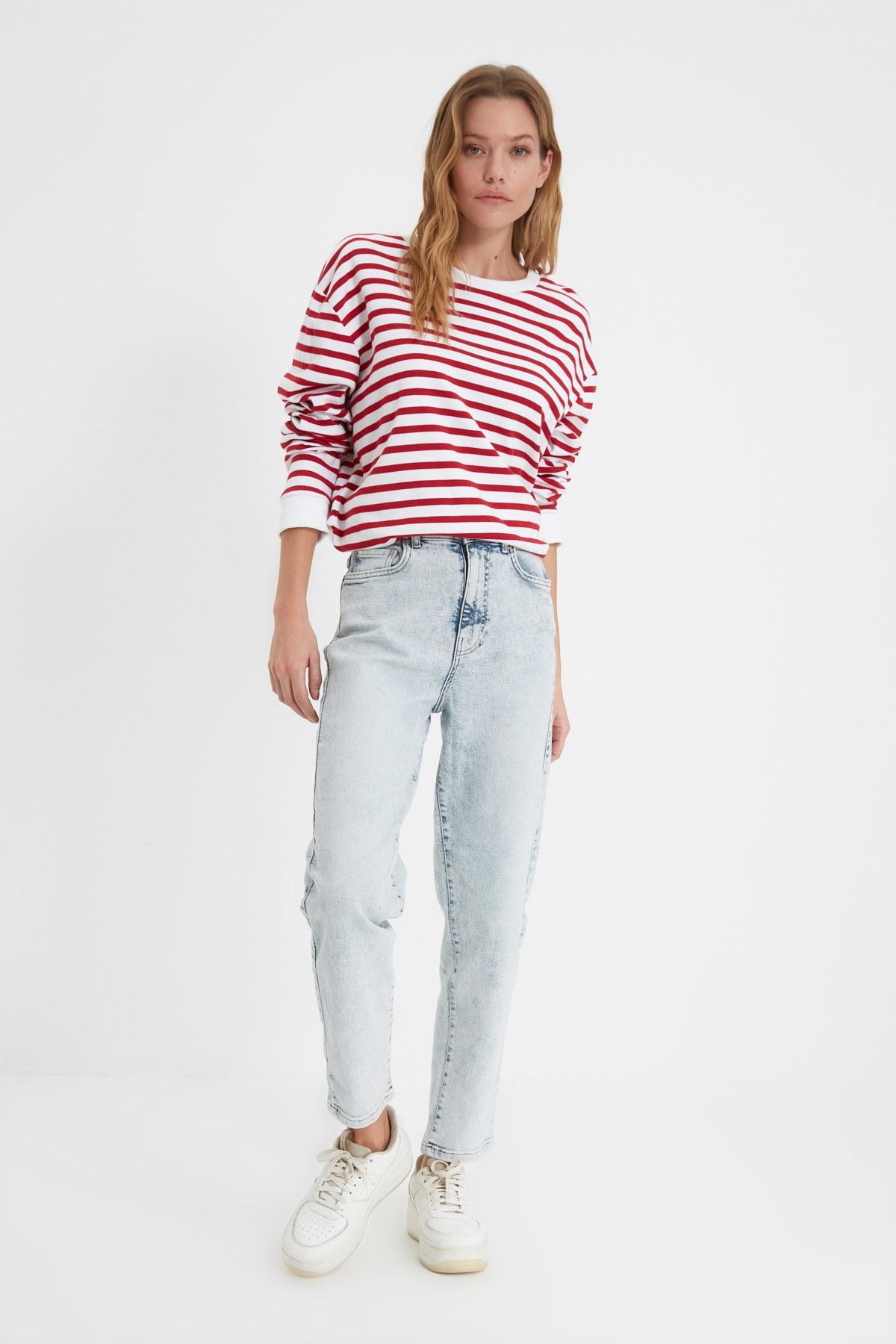 TRENDYOLMİLLA Mavi Yüksek Bel Slim Mom Jeans TWOAW22JE1617