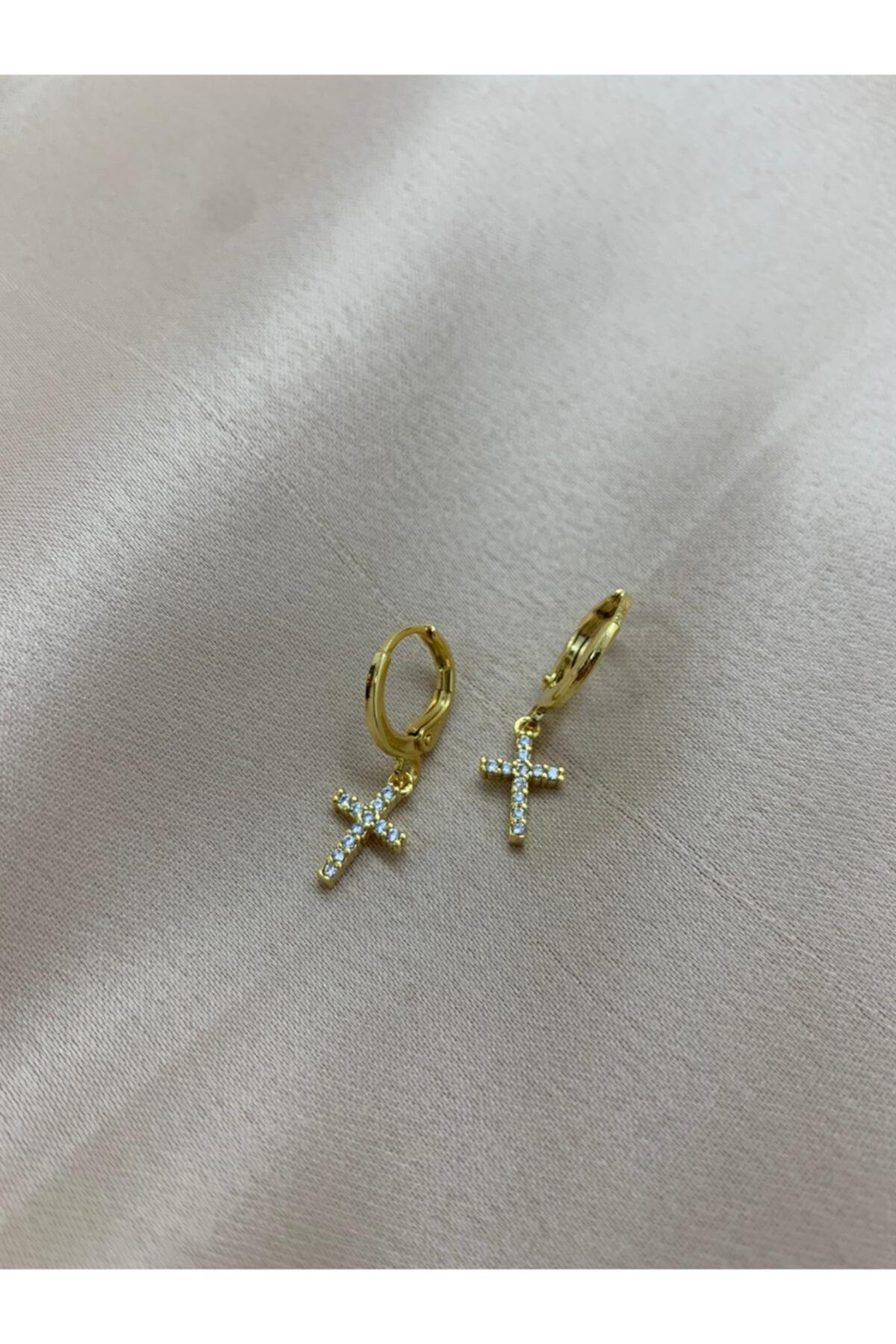 Queen B JewelryCo Gold Haç Küpe
