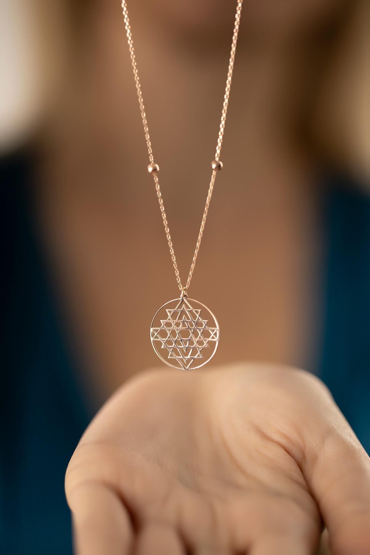 İzla Design Kadın Rose Kaplama Gümüş Sri Yantra Kolyesi