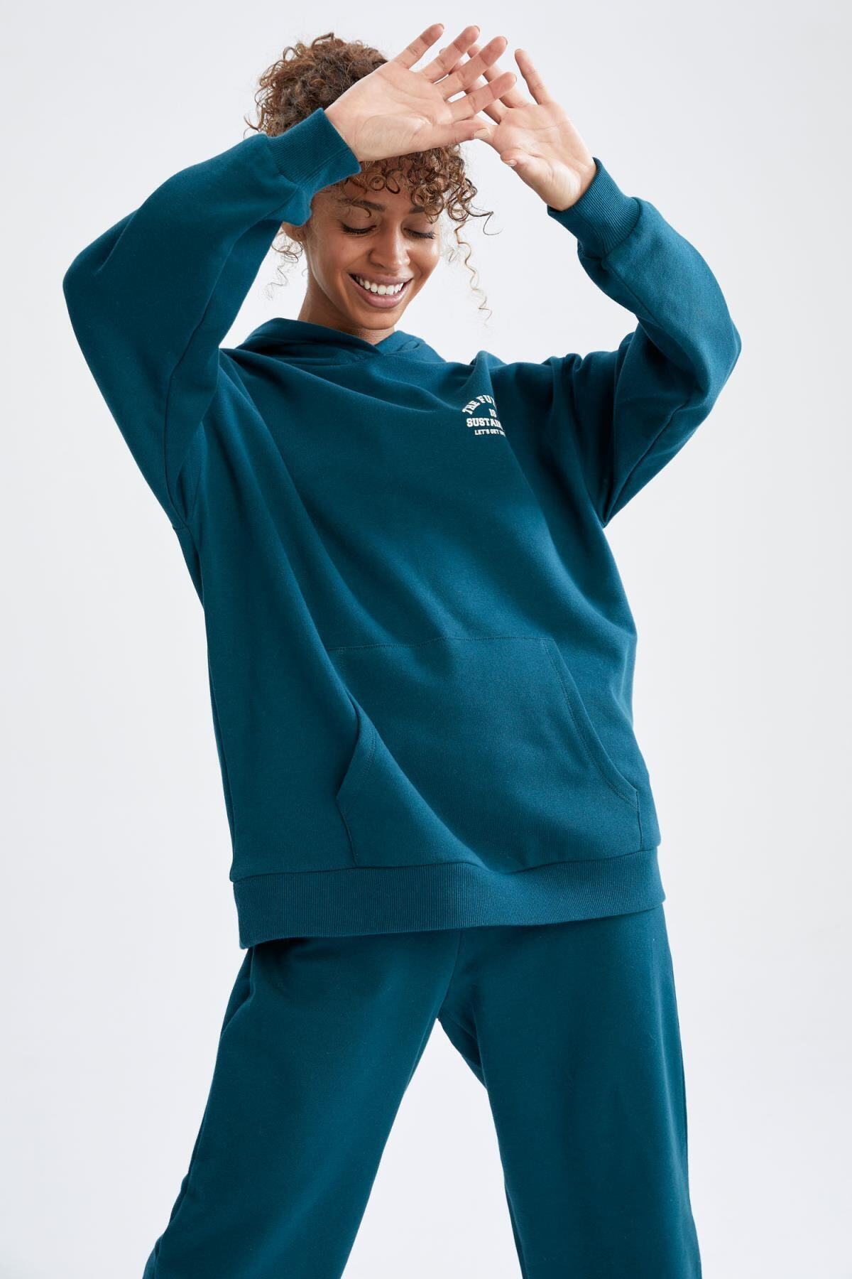 DeFacto Fit Oversize Fit Slogan Baskılı Organik Pamuklu Cepli Kapüşonlu Sweatshirt