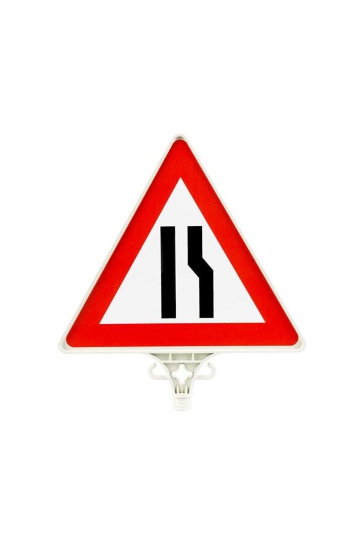 Üstün Üçgen Uyarı Levhası Sağdan Daralan Yol Tek Yön
