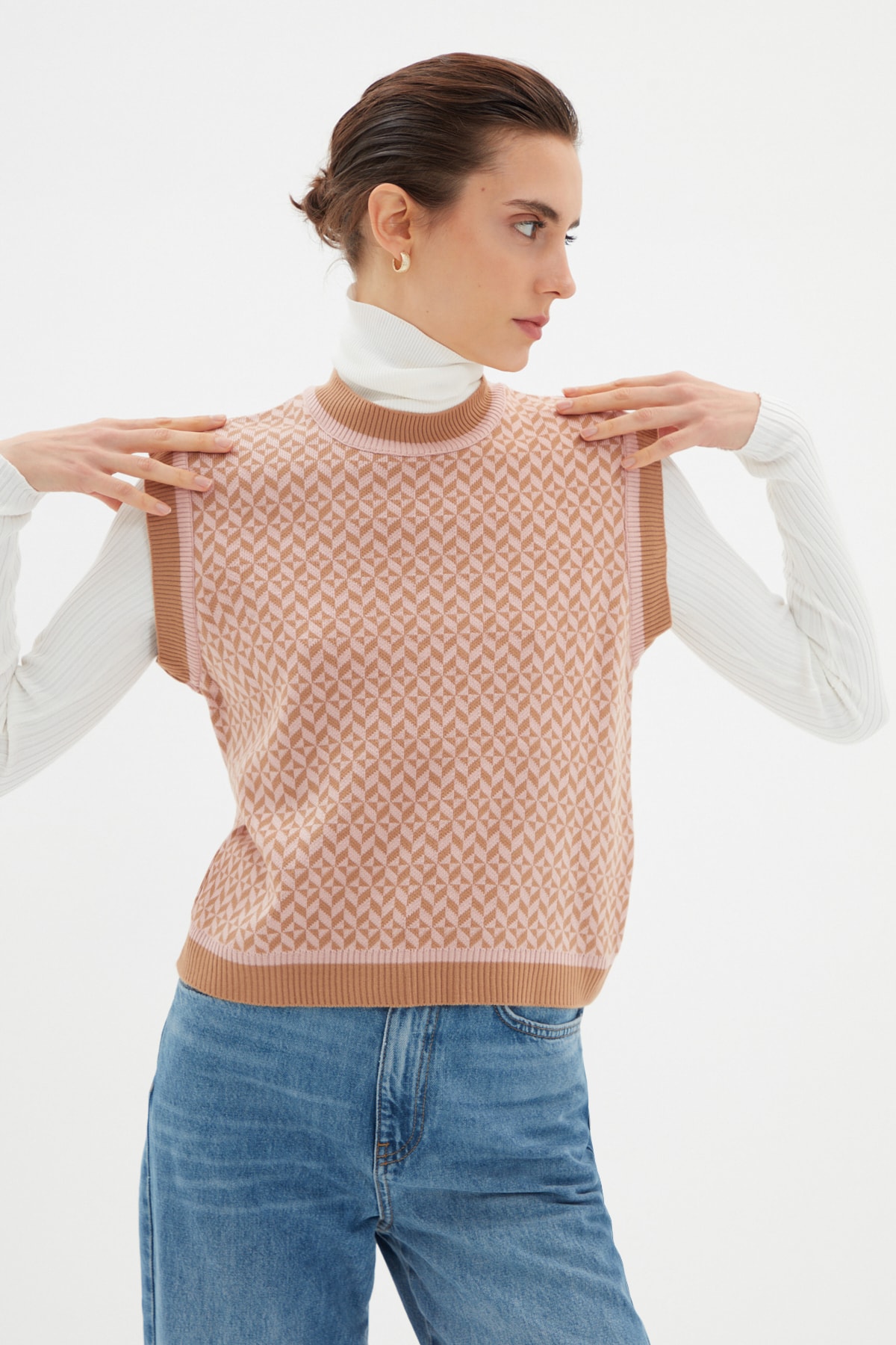 TRENDYOLMİLLA Camel Jakarlı Triko Süveter TWOAW22SV0074