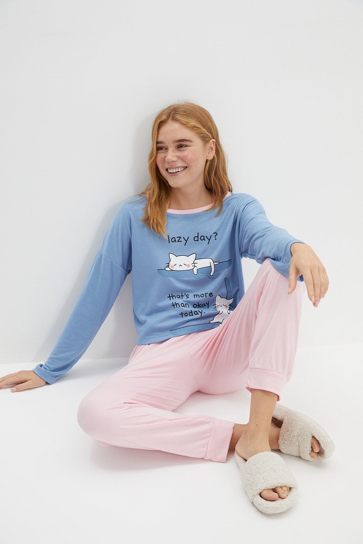 TRENDYOLMİLLA Çok Renkli Baskılı Örme Pijama Takımı THMAW22PT1519