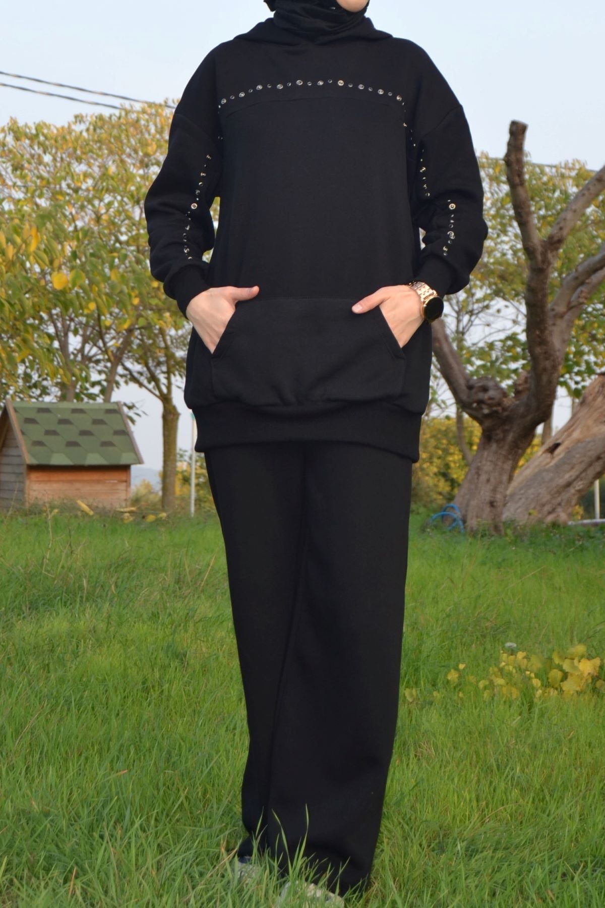 ASELA. Siyah Kapüşonlu Zımba Detaylı Sweatshirt