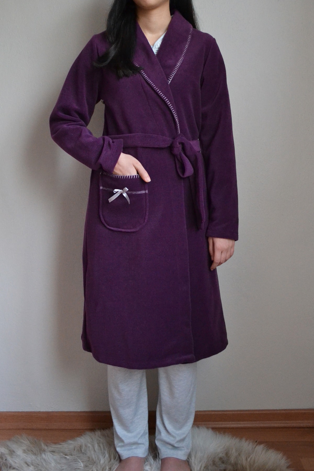 Nena Kadın Unite Midi Boy Kruvaze Yaka Düz Renk Kuşaklı Bağlamalı Cepli Kalın Polar Mor Sabahlık