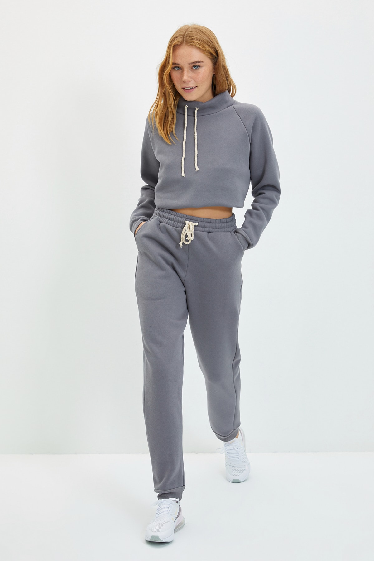 TRENDYOLMİLLA Gri Şardonlu Loose Jogger Örme Eşofman Altı TWOAW22EA0554