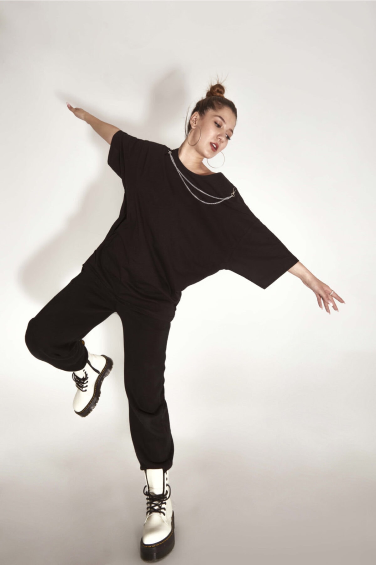 DZD Zincir Detaylı Siyah Oversize T-shirt