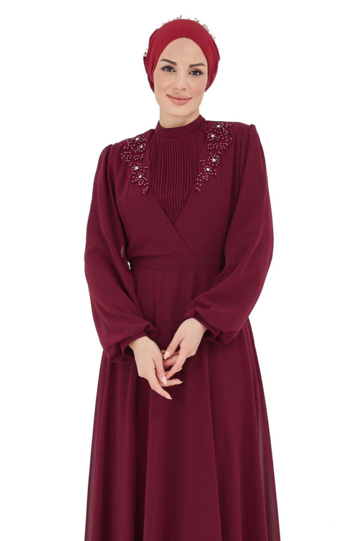 Moda Echer Tesettür Abiye Elbise Önü Pilise Omuzları Güpür Ve Inci Detaylı
