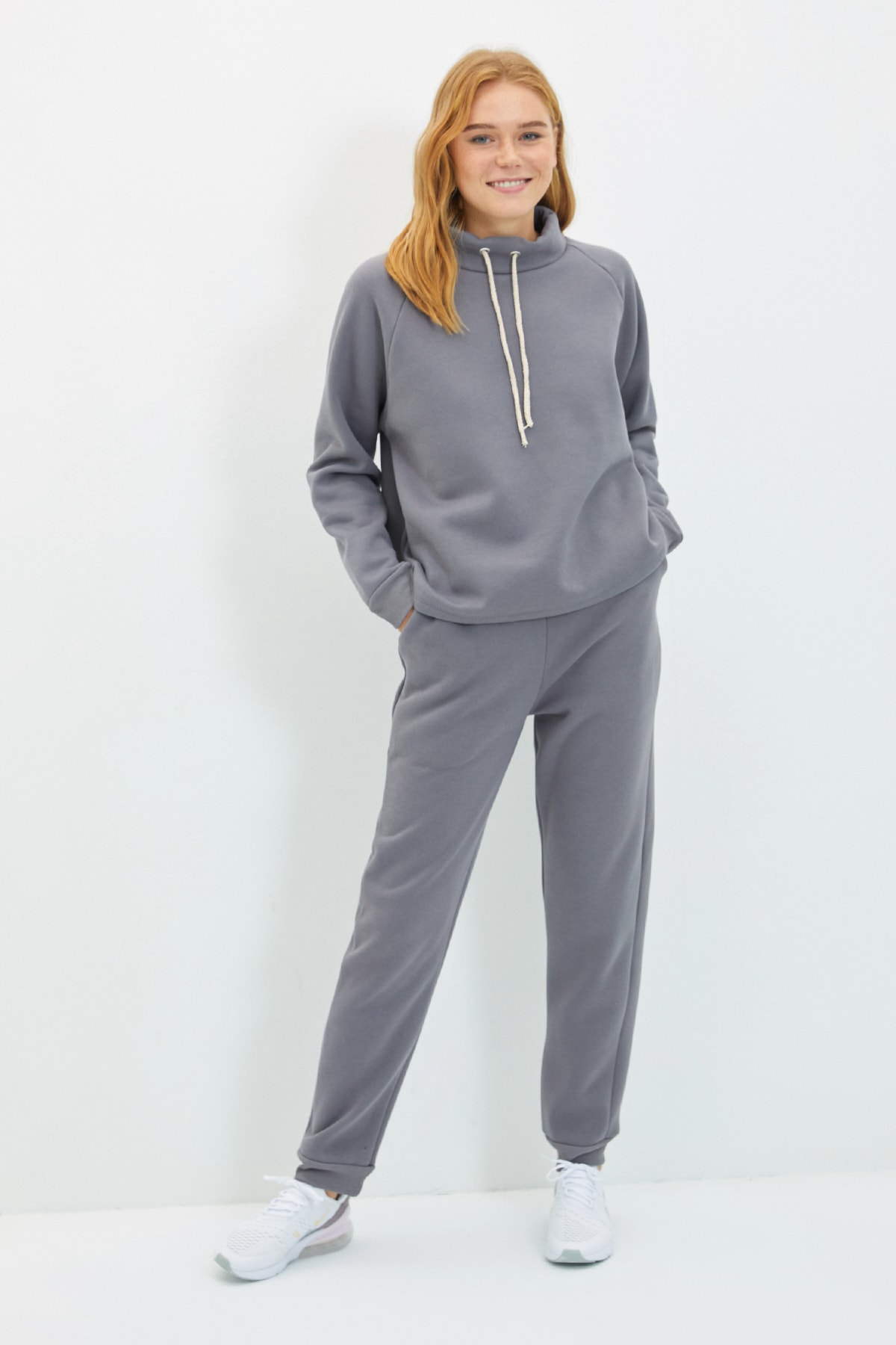 TRENDYOLMİLLA Gri Şardonlu Reglan Kol Basic Örme Sweatshirt TWOAW22SW2035