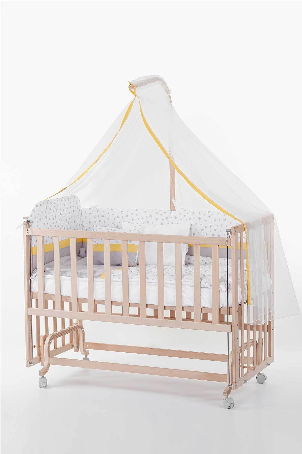 Babycom Anne Yanı Naturel Tekerlekli 60*120 Ahşap Beşik + Sarı Biyeli Uyku Seti