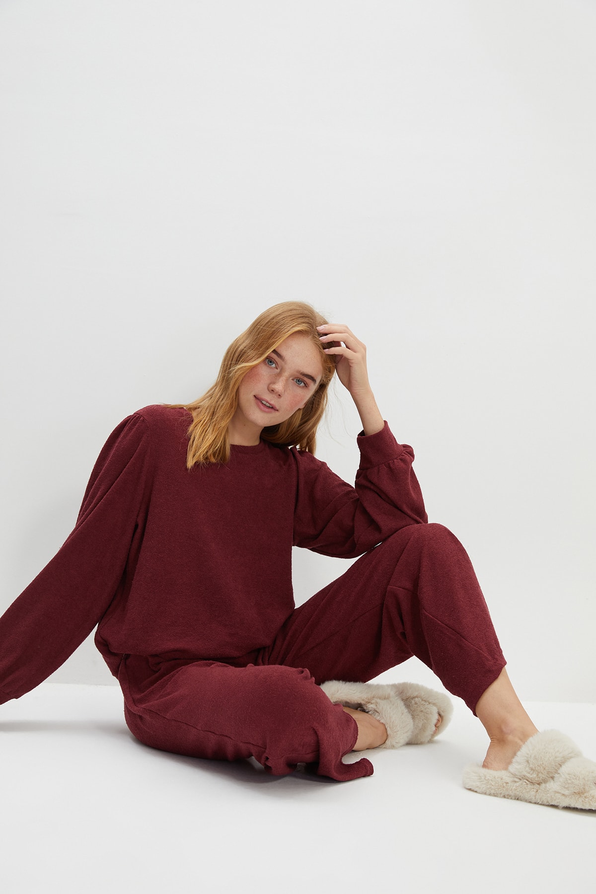 TRENDYOLMİLLA Bordo Havlu Kumaş Örme Pijama Takımı THMAW22PT1456