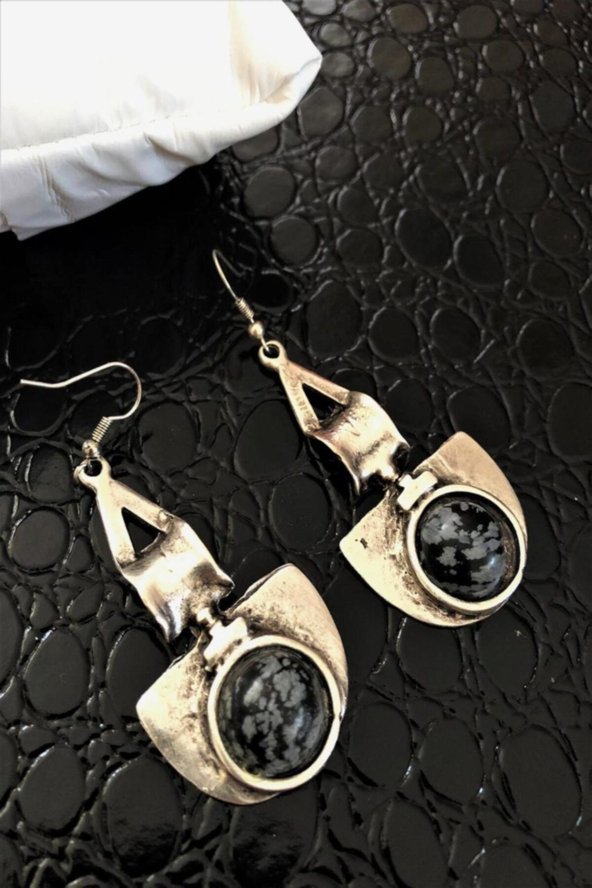 ZAVANSA Doğaltaş El Yapımı Nepal Antique Obsidyen Taşı Küpe Ahl94