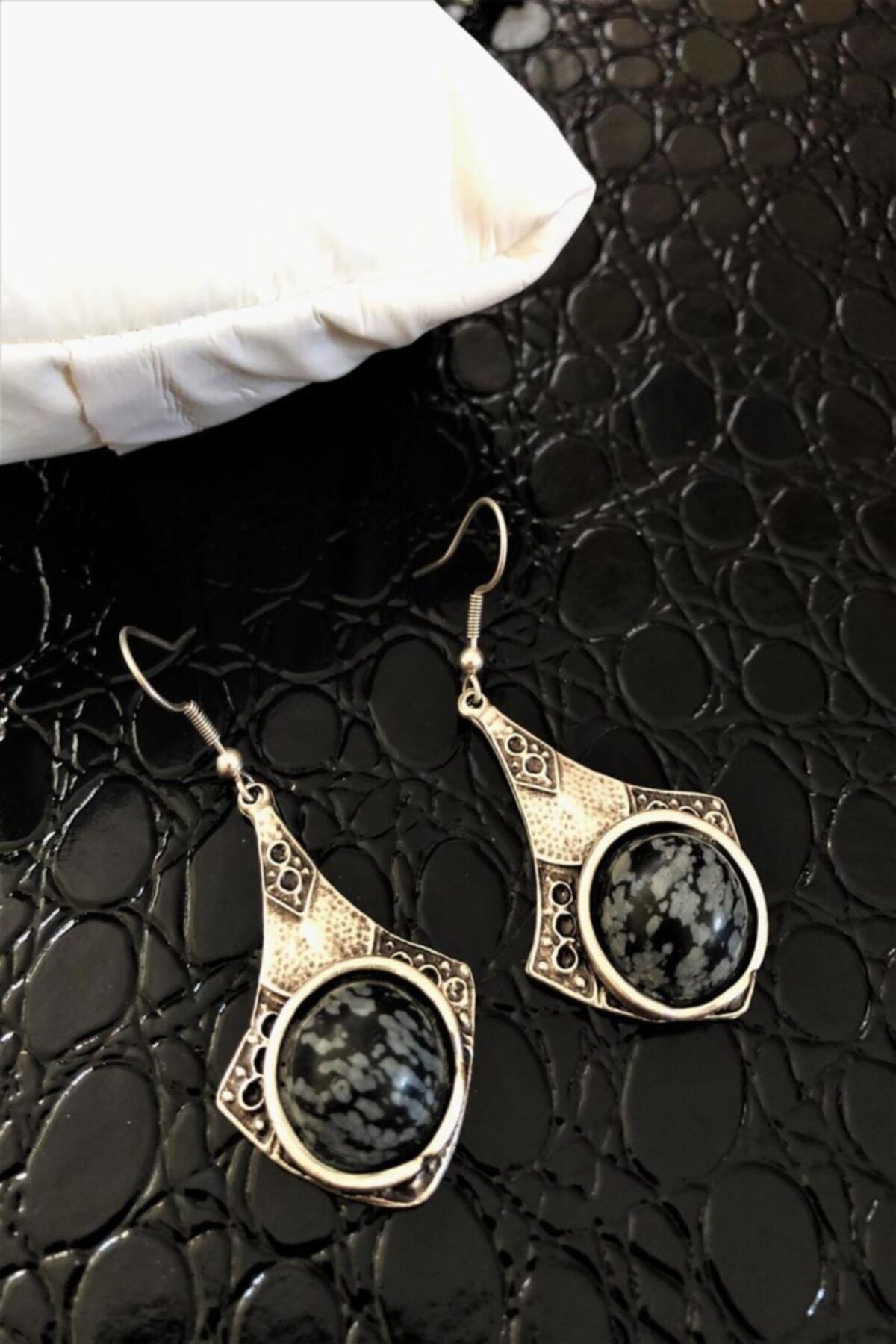 ZAVANSA Doğaltaş El Yapımı Nepal Antique Obsidyen Taşı Küpe Ahl100