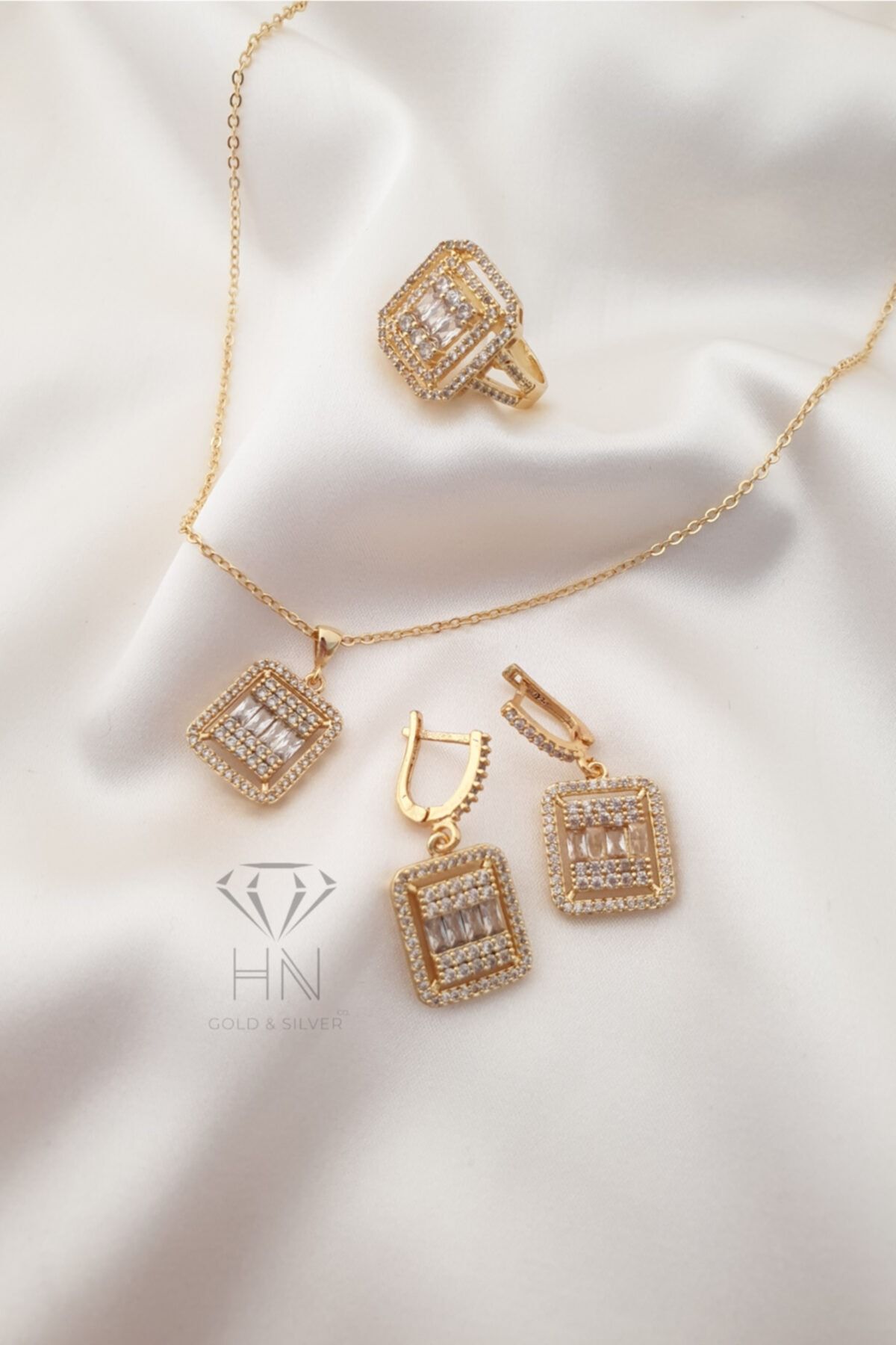 HN Gold & Silver Co. Zirkon Taşlı Baget Çelik Kolye Küpe Yüzük Set