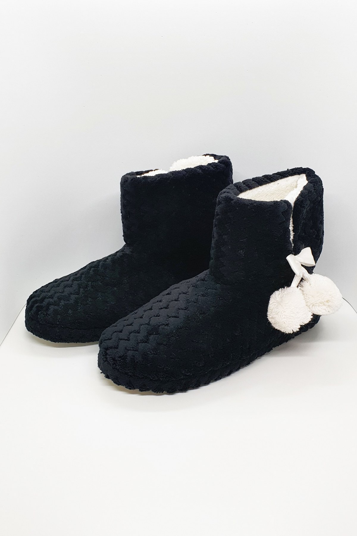 More & Else Kadın Siyah Renk Zigzag Model Kalın Tabanlı Kışlık Panduf