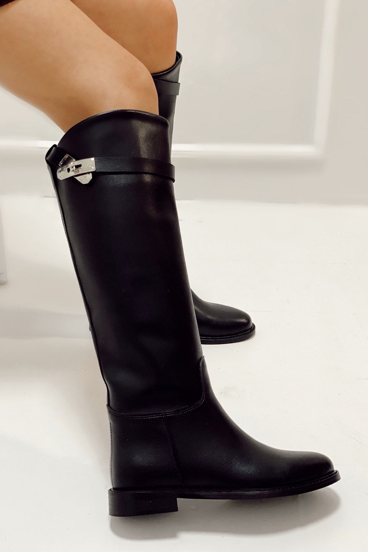 Nil Shoes Siyah Cilt Misha Toka Detaylı Düz Çizme