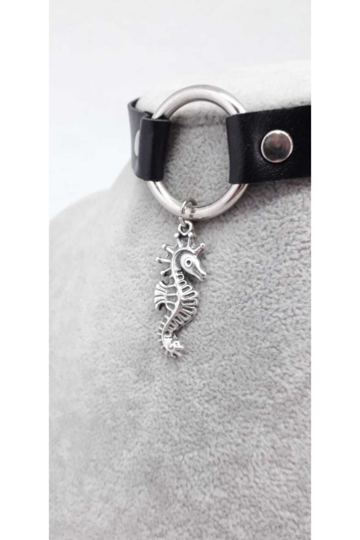 Fugusugu Seahorse Choker