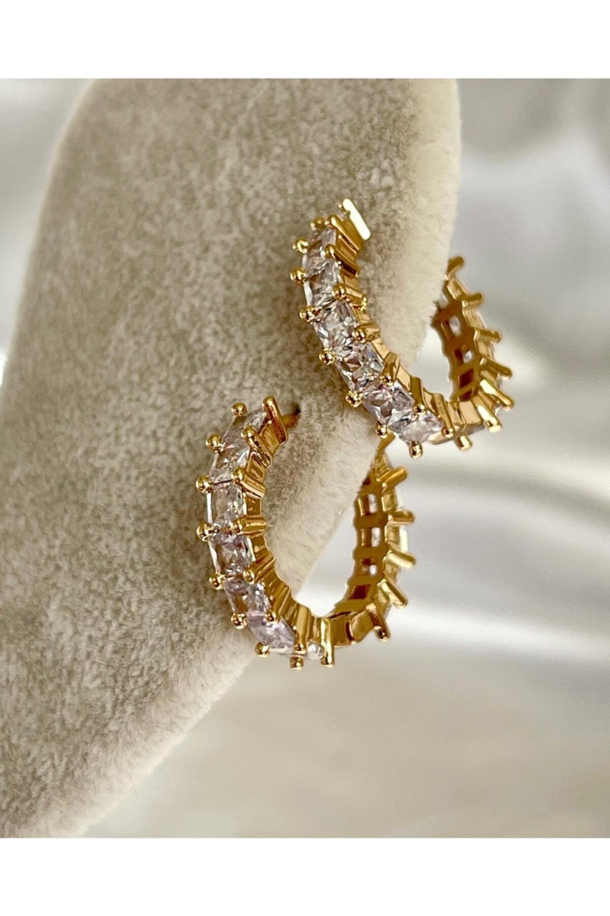 SAJA JEWELRY Zirkon Taşlı Gold Çelik Küpe