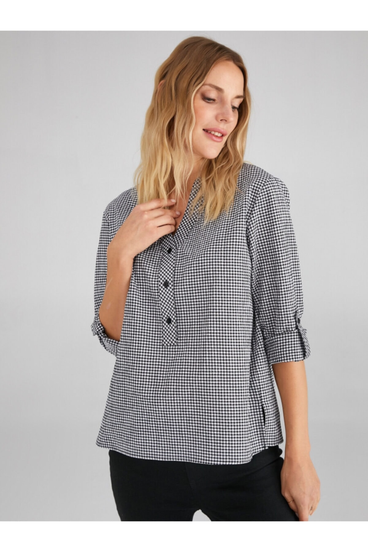Faik Sönmez Gingham Desen Kaçık V Yaka Bluz 63138