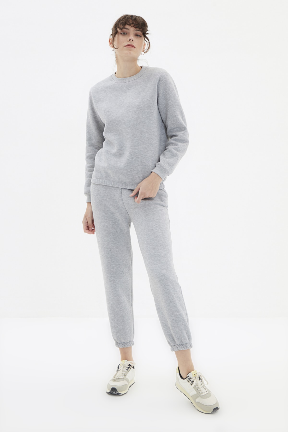 TRENDYOLMİLLA Gri Şardonlu Örme Eşofman Takımı TWOAW22EM0154