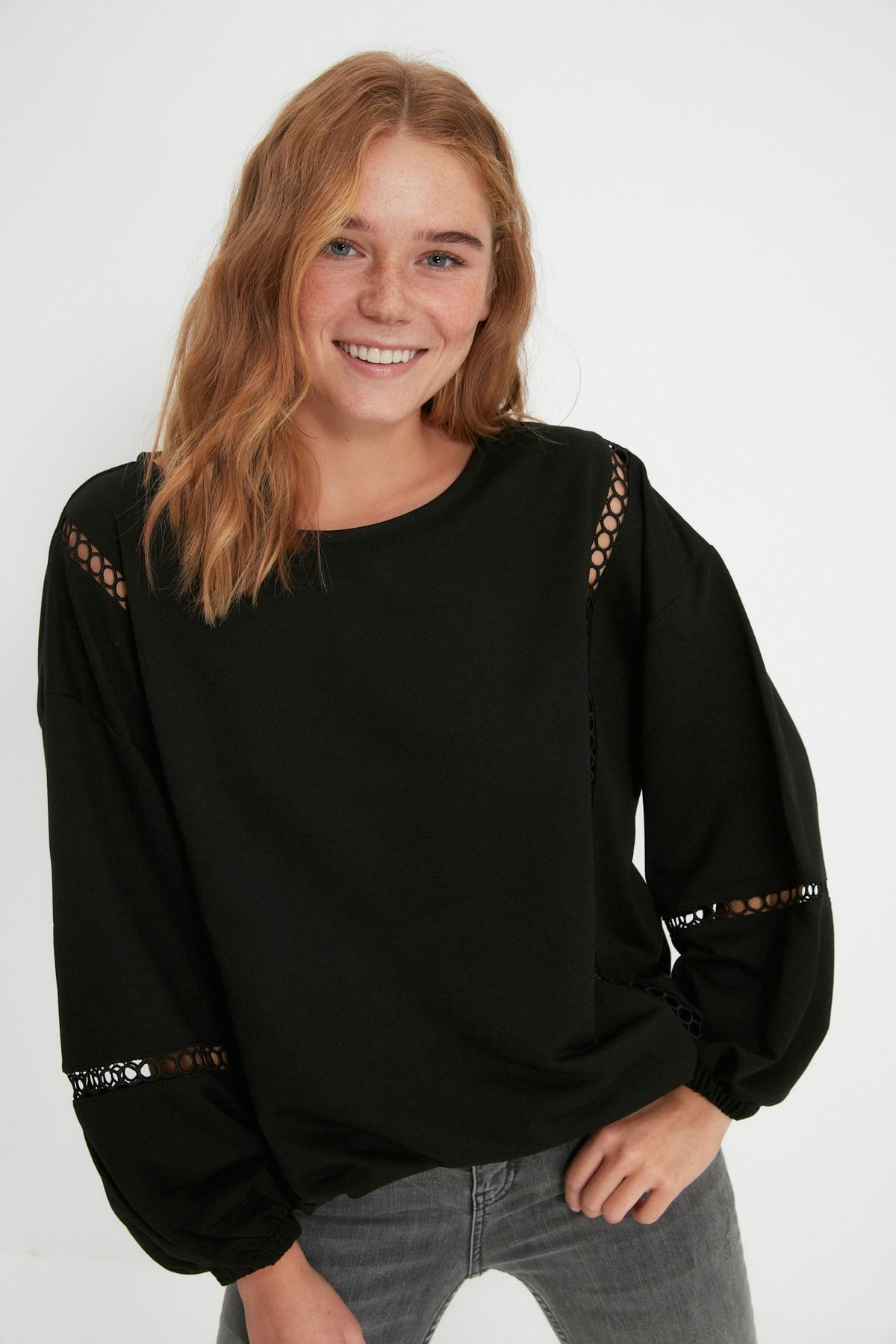 TRENDYOLMİLLA Siyah Dantel Detaylı Örme Tunik TWOAW22TN0006