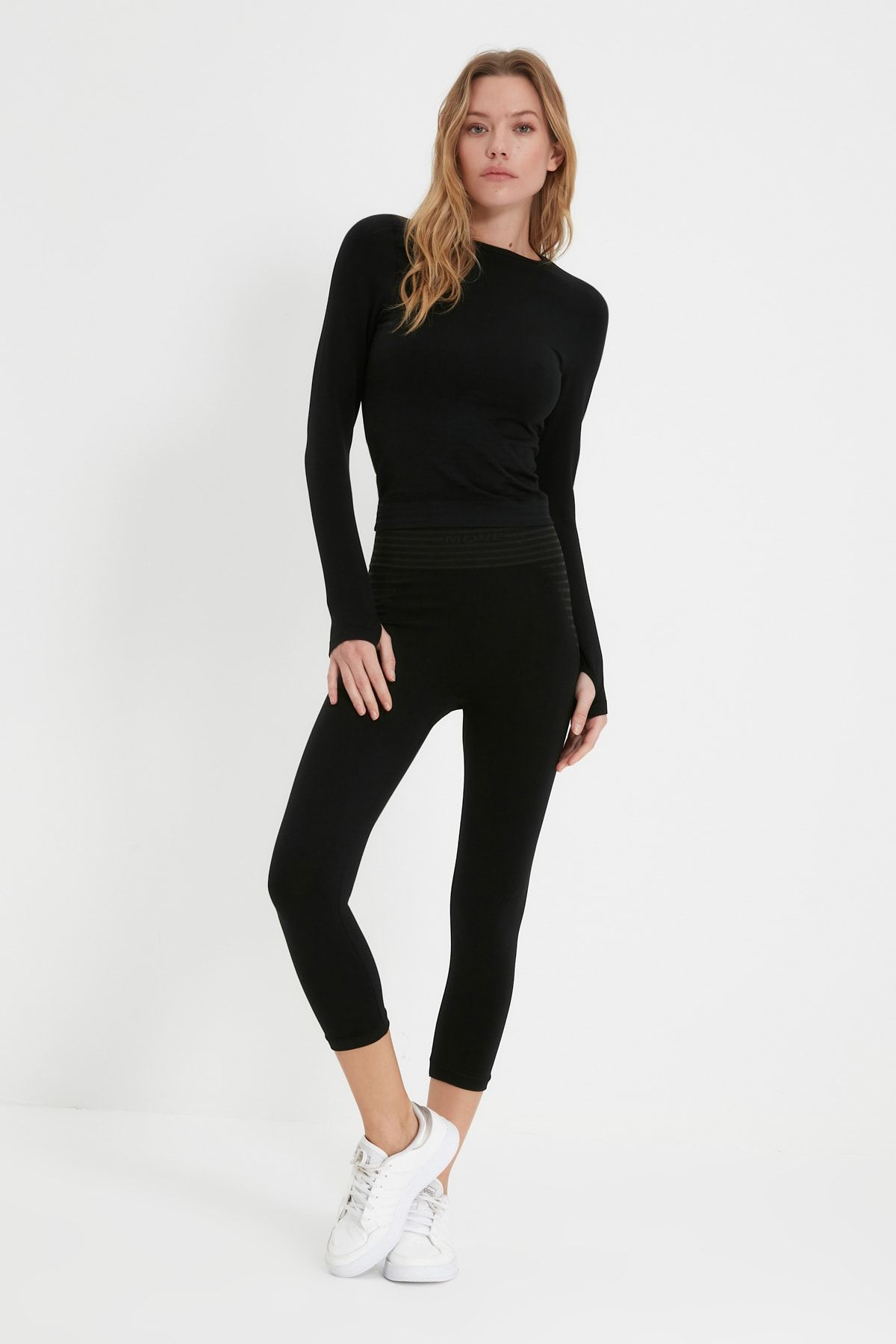 TRENDYOLMİLLA Siyah Seamless Jakarlı Spor Bluz TWOAW22BZ0911