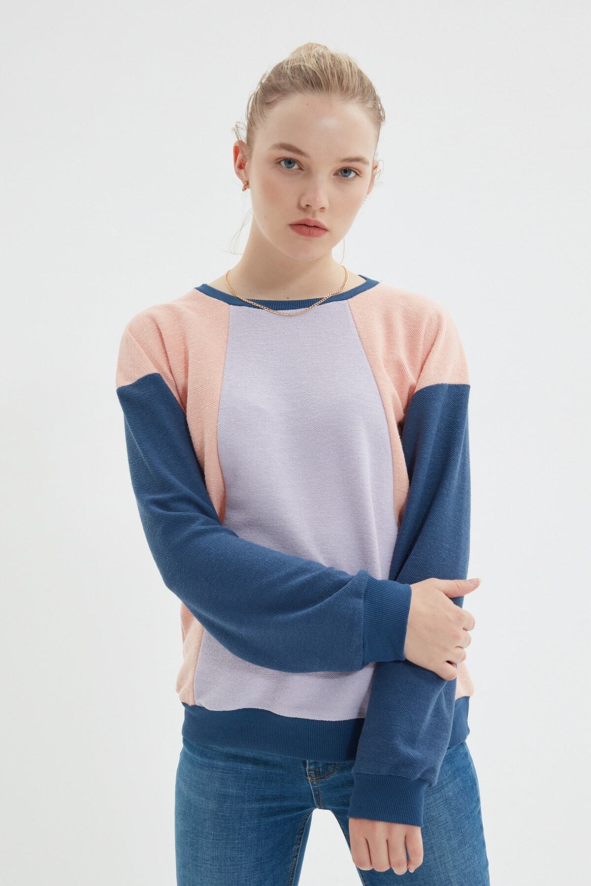 TRENDYOLMİLLA Çok Renkli Renk Bloklu Reglan Basic İnce Örme Sweatshirt TWOAW22SW2309