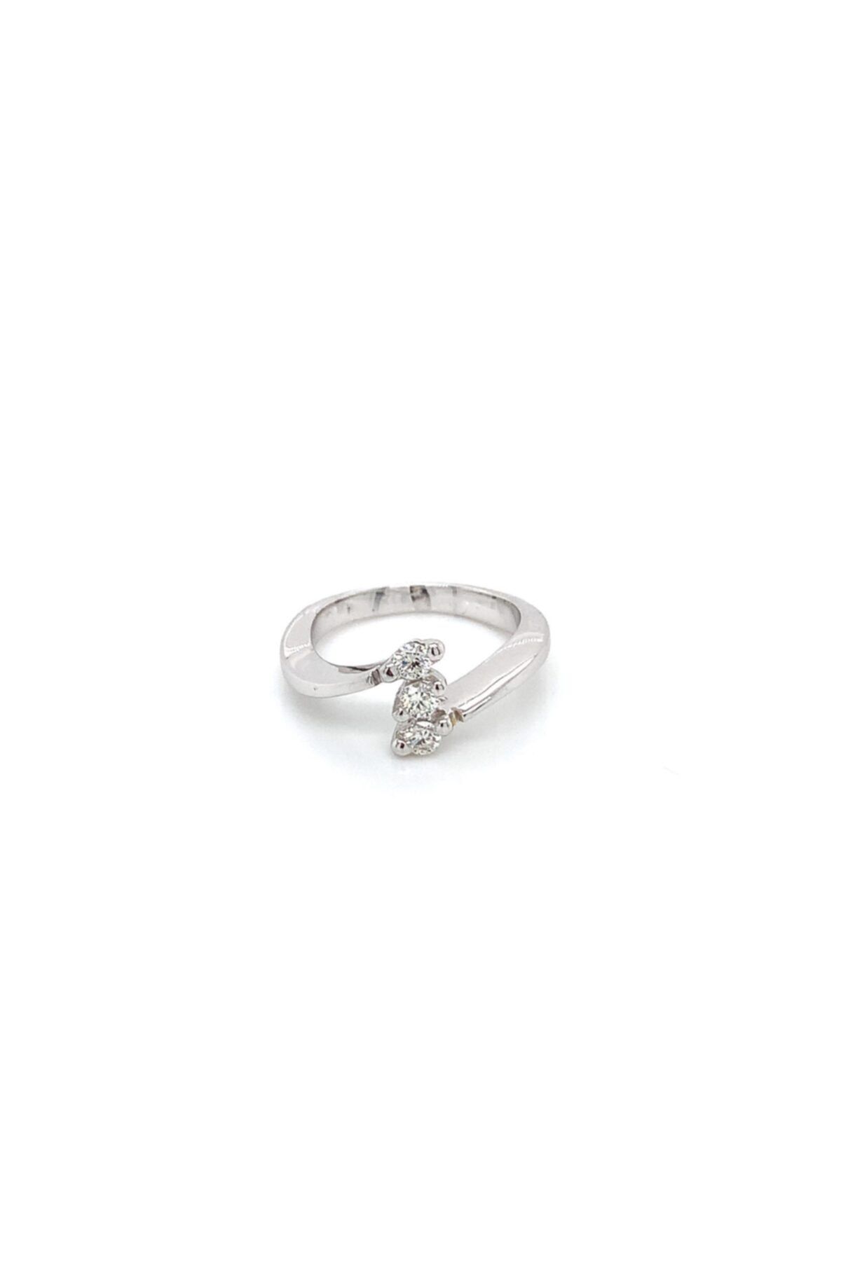 BERK MÜCEVHERAT Tria Model Pırlanta Yüzük 18 Ayar Altın 0,30 Carat