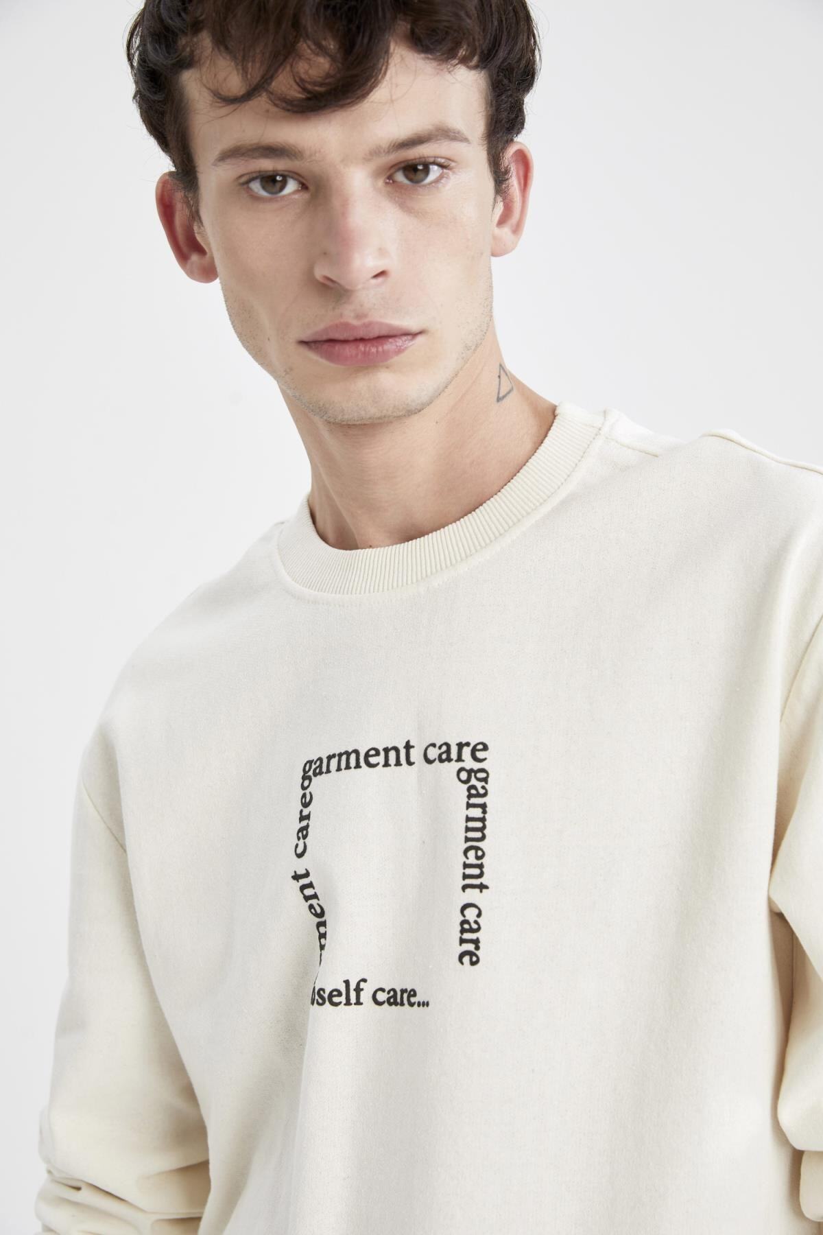 DeFacto Regular Fit Bisiklet Yaka Slogan Desenli Uzun Kollu Içi Yumuşak Tüylü Sweatshirt