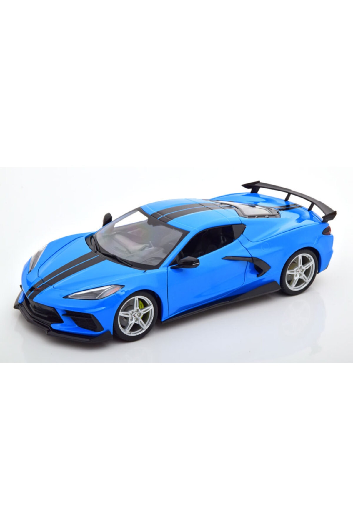 Maisto 2020 Chevrolet Corvette Stingray Coupe Blue / Black 1:18