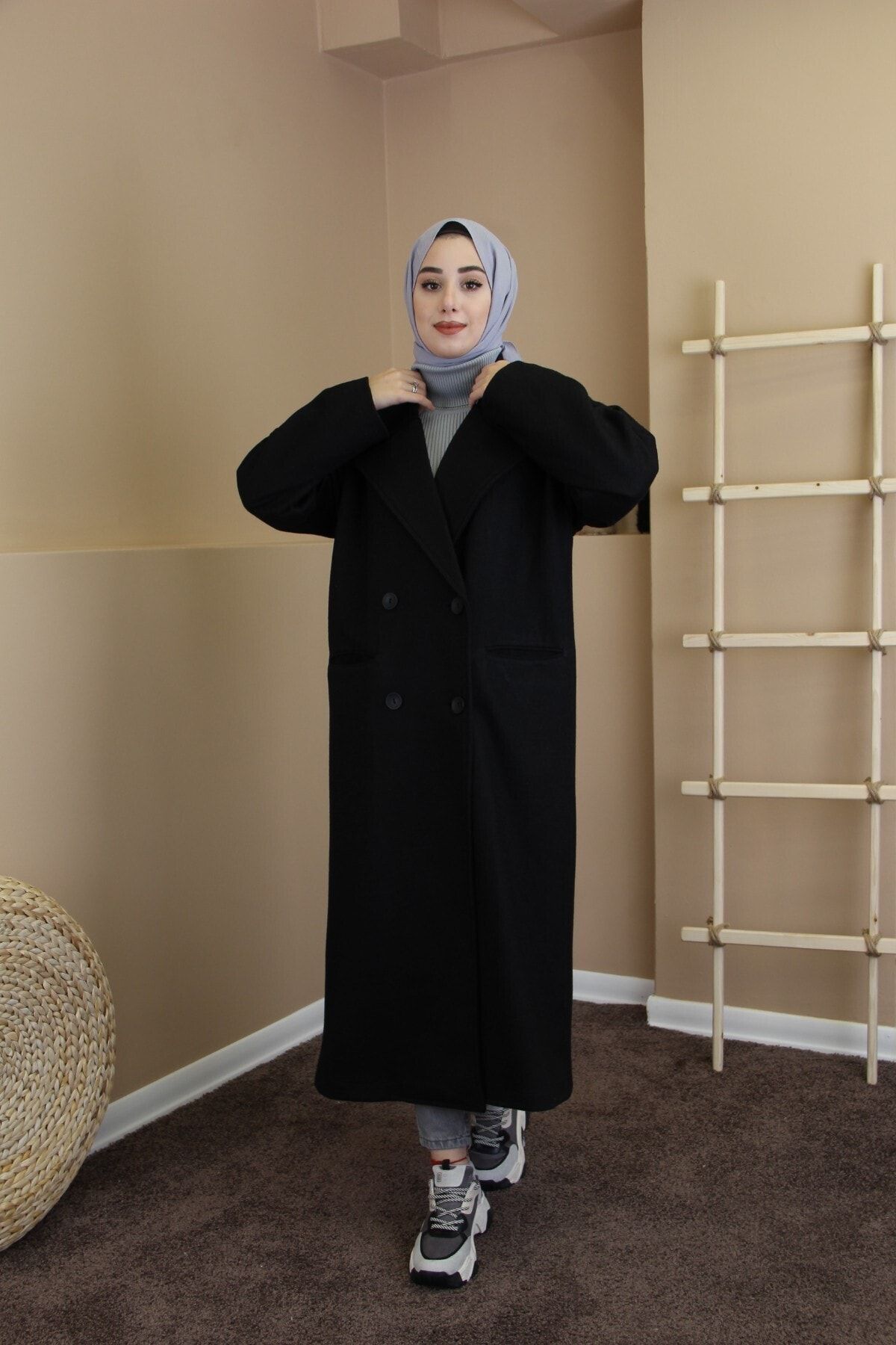 Esvet Kadın Siyah Tesettür Çift Cepli Kuşak Detaylı Kaşe Kaban Düğme Kapamalı