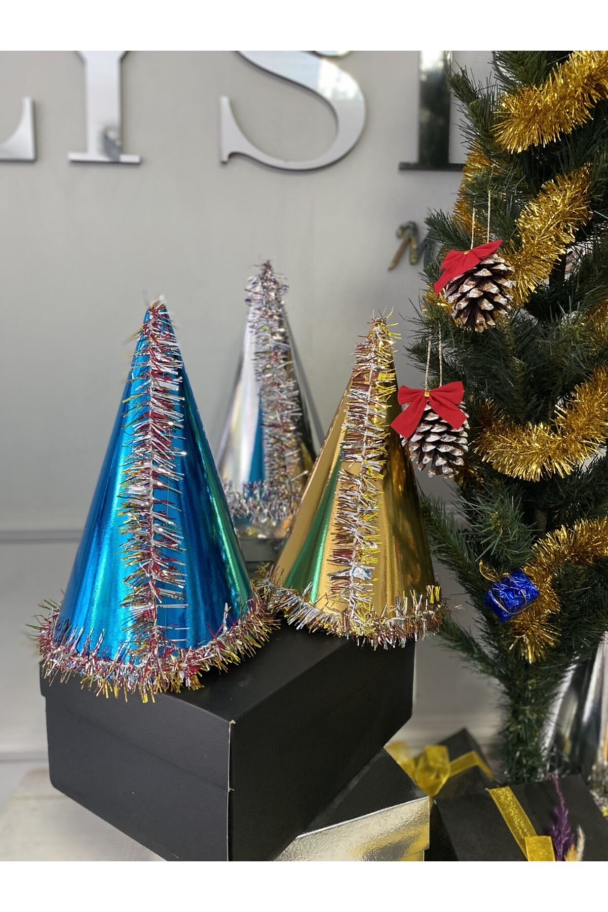 Elysian Yılbaşı Şapkası 3 Adet Kağıt Konik Noel Baba Şapkası Parti Yılbaşı Süsleri