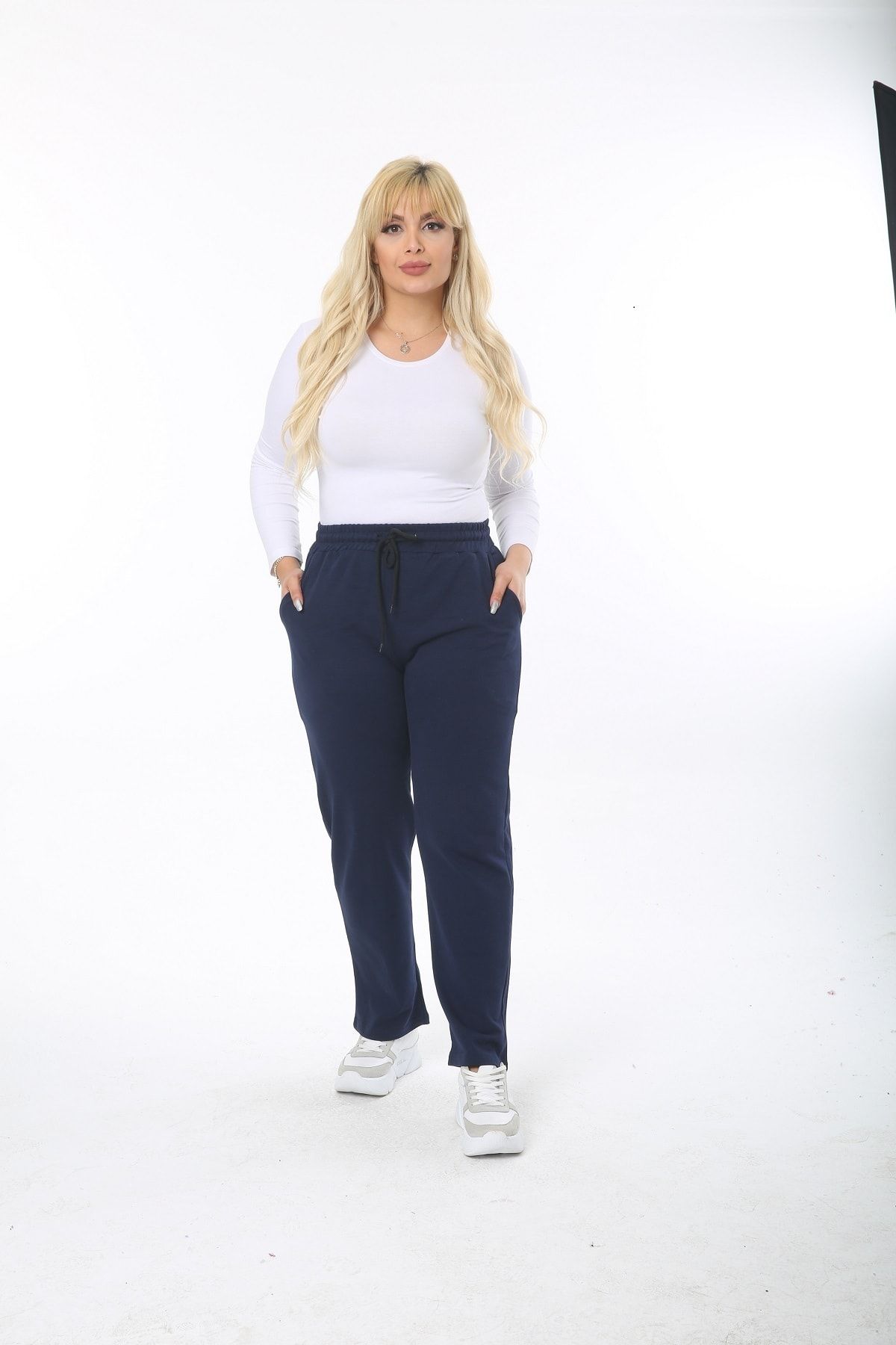 Maxi İdol Kadın Büyük Beden Basic Boru Paça Lacivert Renk Iki Iplik Pamuklu Kumaş Eşofman Altı