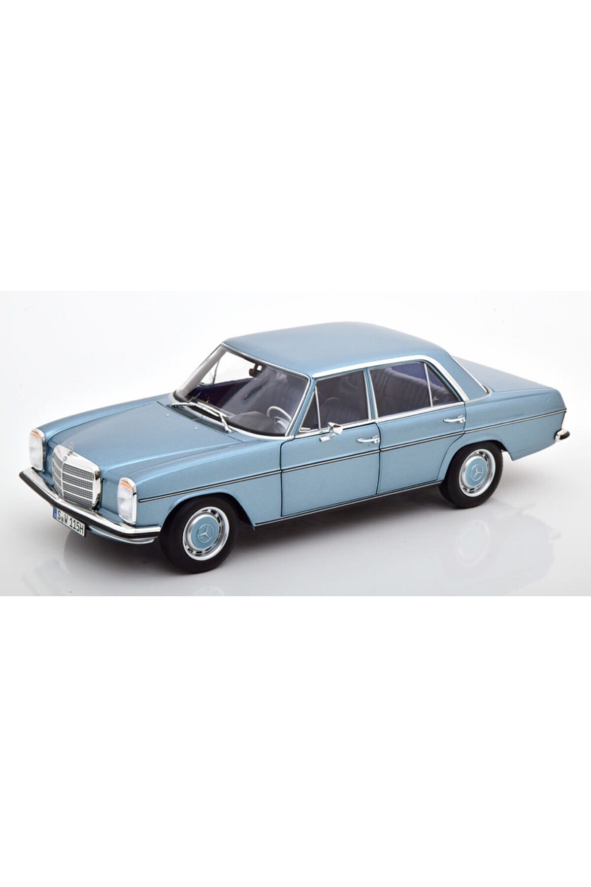 Norev 1968 - 73 Mercedes Benz 200 W115 - W114 Blue 1:18