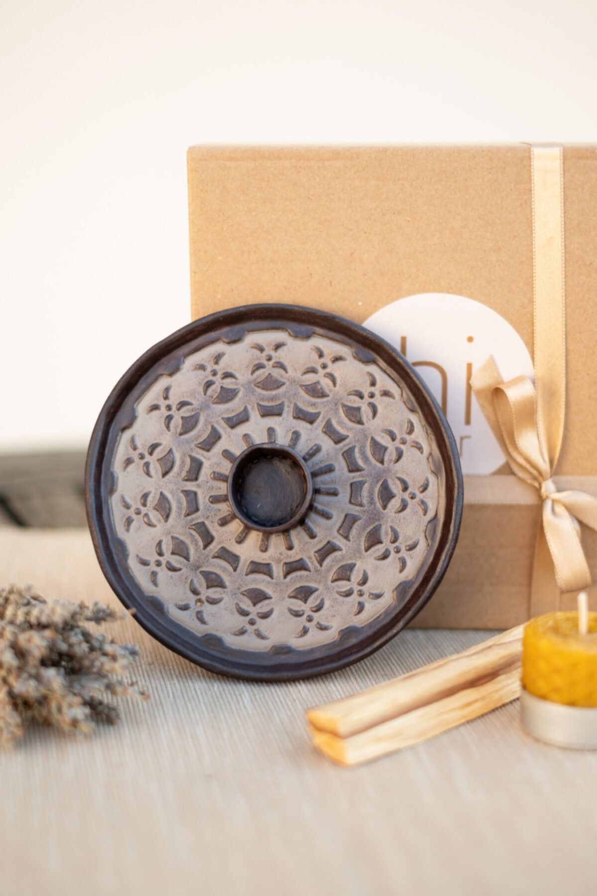 hi dear design | 1 Adet Palo Santo + El Yapımı Seramik Palo Santo Tütsülük + Mini Bal Mumu | Vizon - Kahve - Maya |