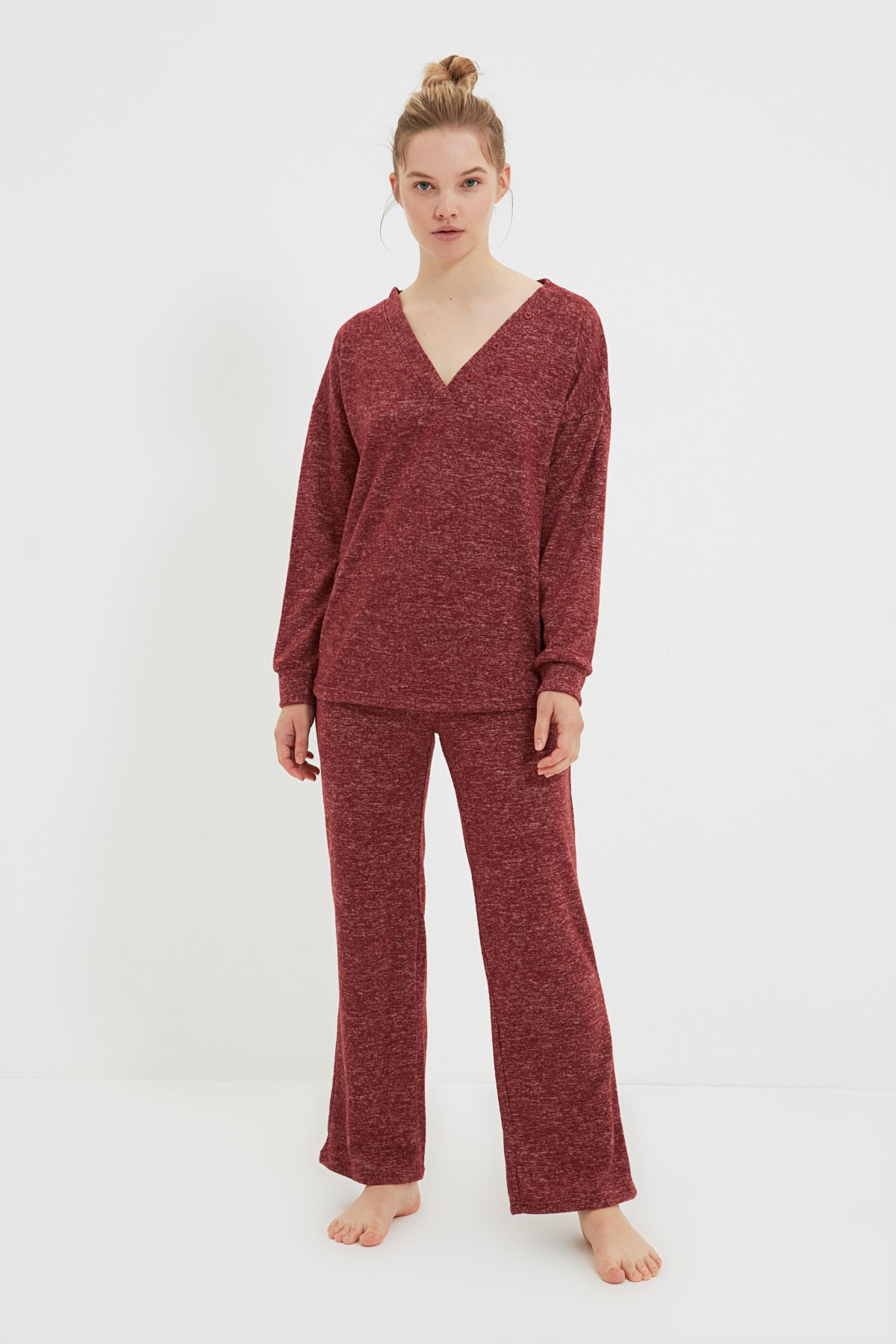 TRENDYOLMİLLA Bordo Yumoş Kumaş Düğme Detaylı Örme Pijama Takımı THMAW22PT1467