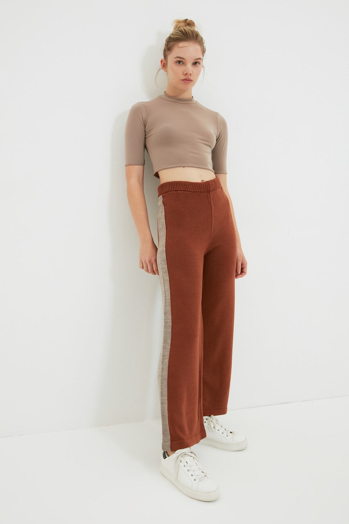 TRENDYOLMİLLA Kahverengi Şeritli Triko Pantolon THMAW22PL0762